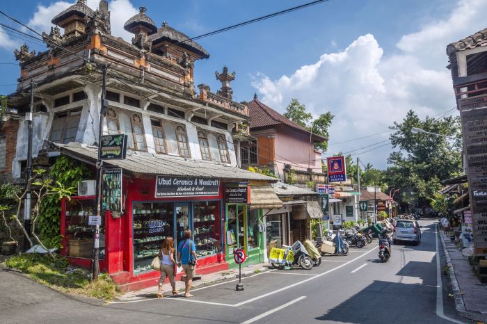 Ubud puri saren indonesia agung istana tourist antonia aktivitas gerbang holidify reale